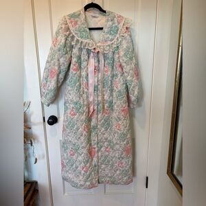 Pretty Looks 1940s-50s Floral Quilted Robe